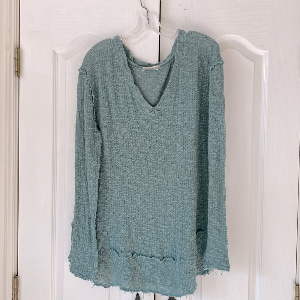Women’s oversize long sleeve top. Size large.